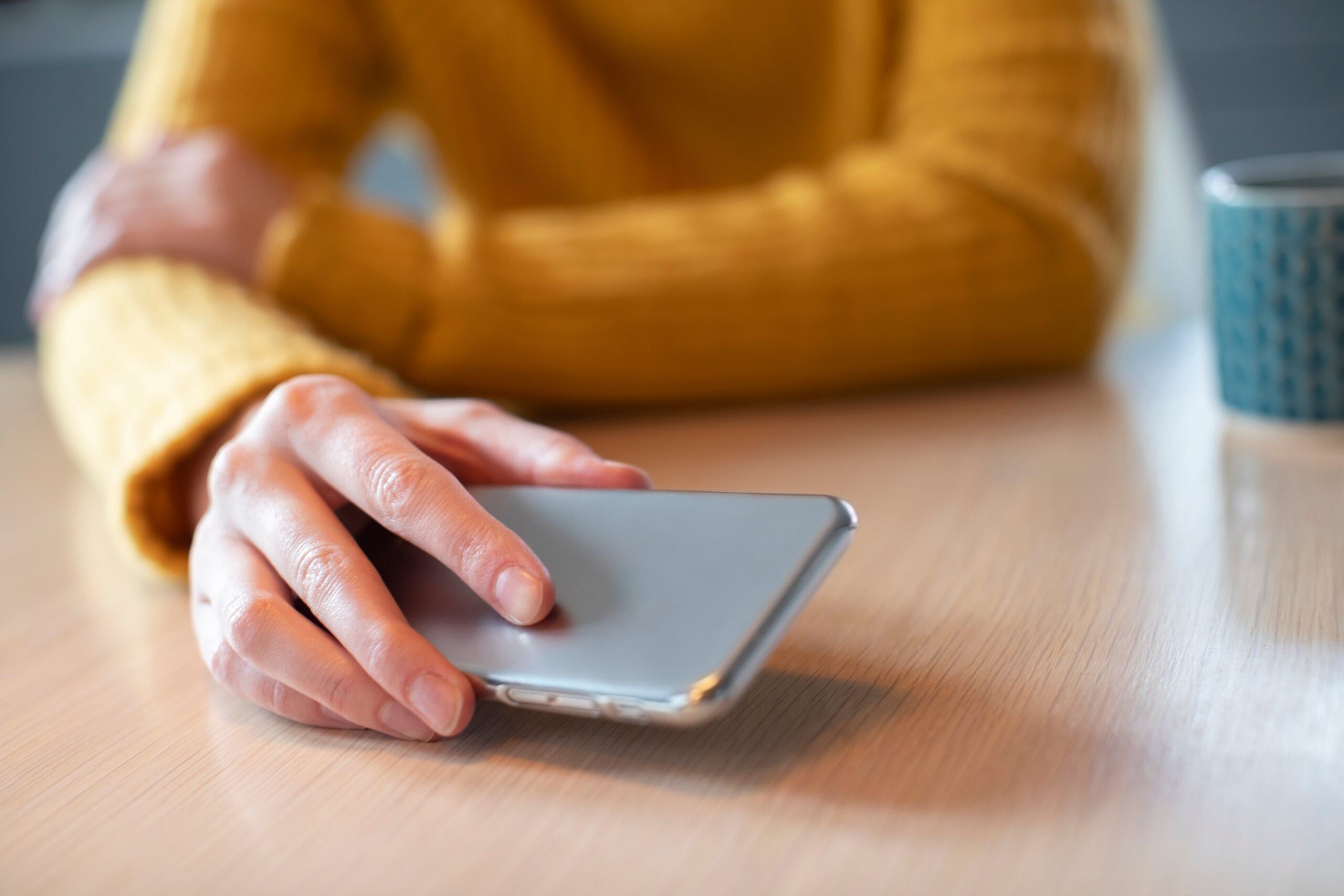 People Who Turn Their Phone Face-Down In Conversation Often Display These 9 Increasingly Rare Traits, According To Psychology