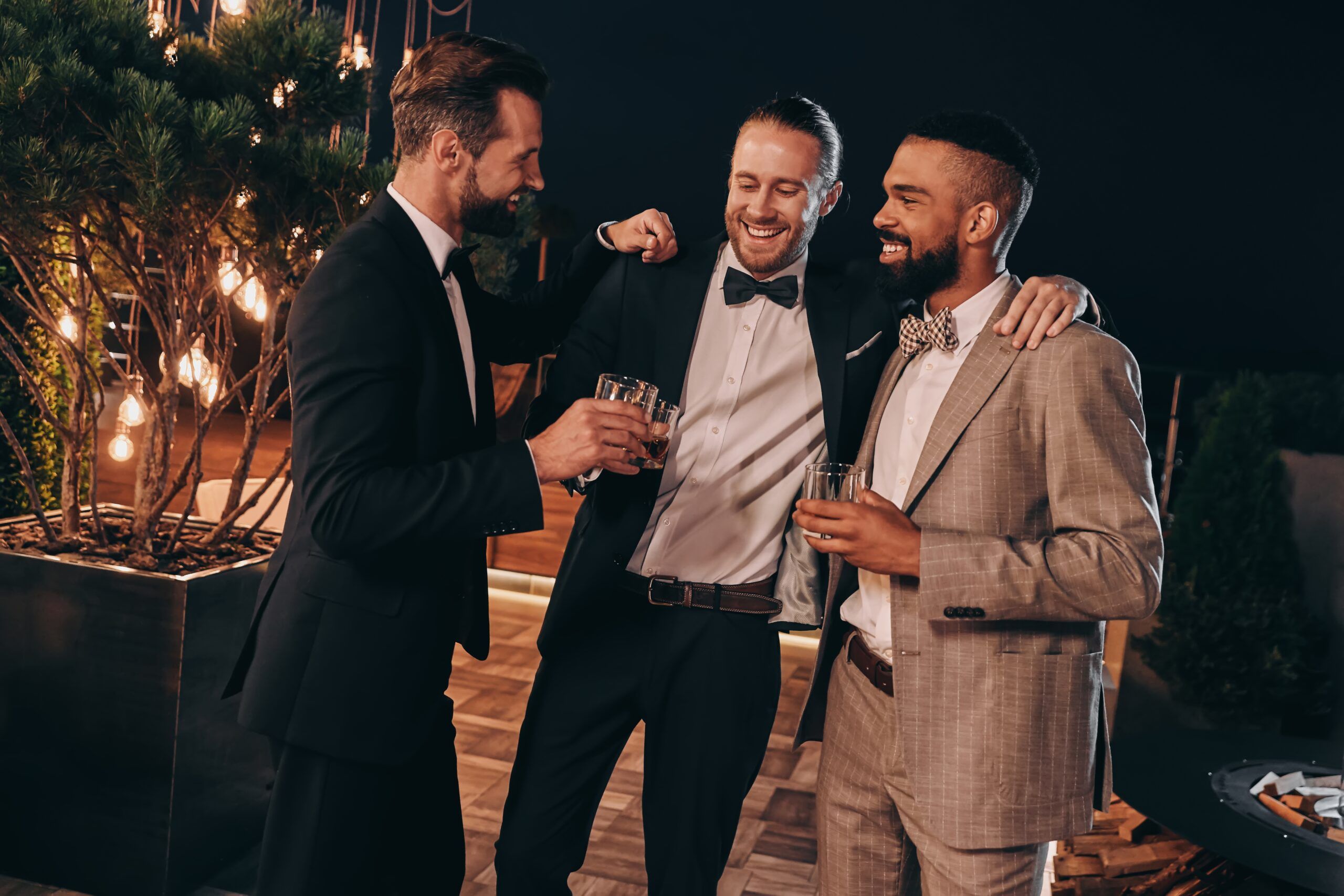 9 Ways “Low-Quality” Men Behave When They’re Only Around Their Friends
