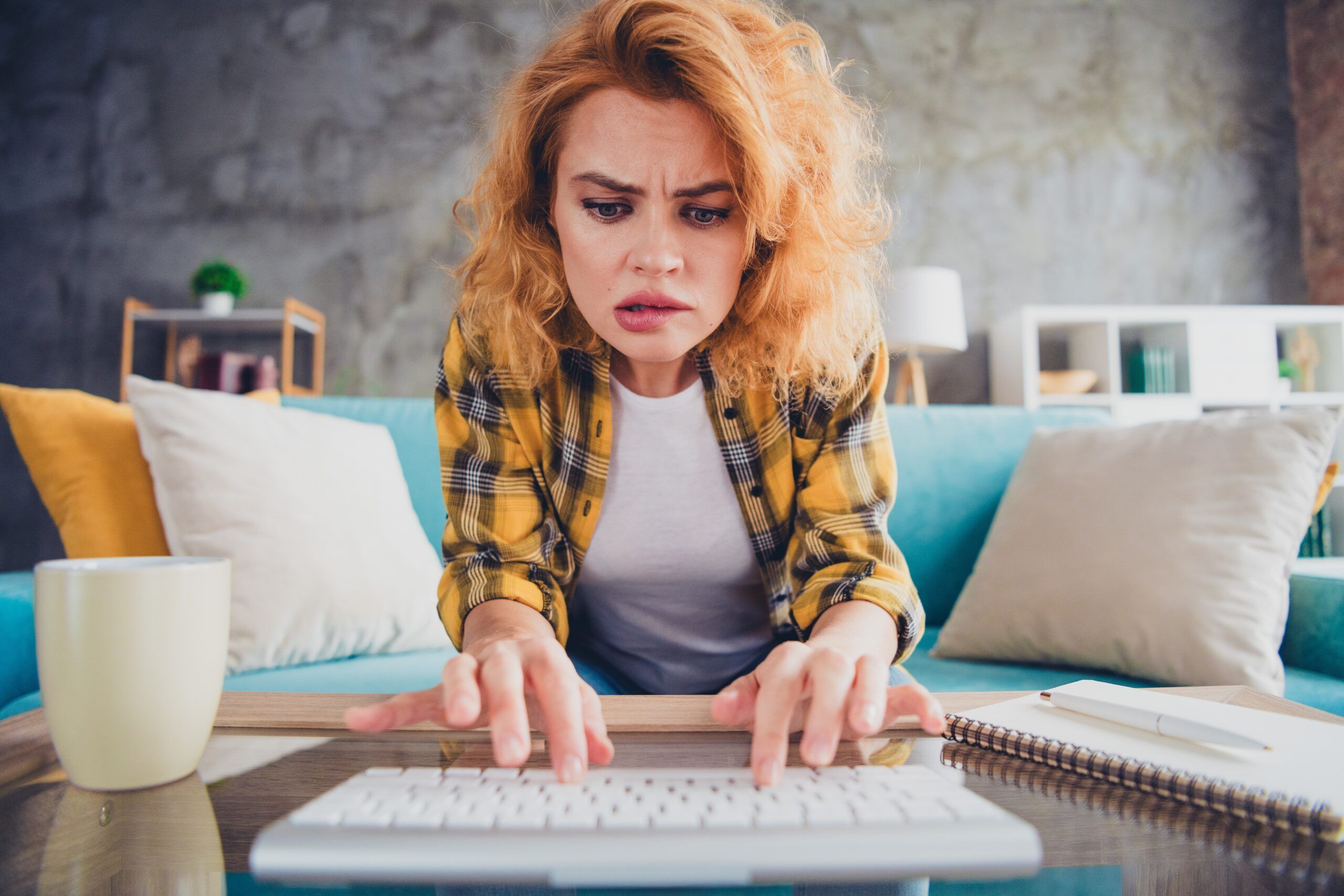 If You Instinctively Research Every Symptom Online Before Calling A Doctor, These Are The 7 Anxiety Markers You Have