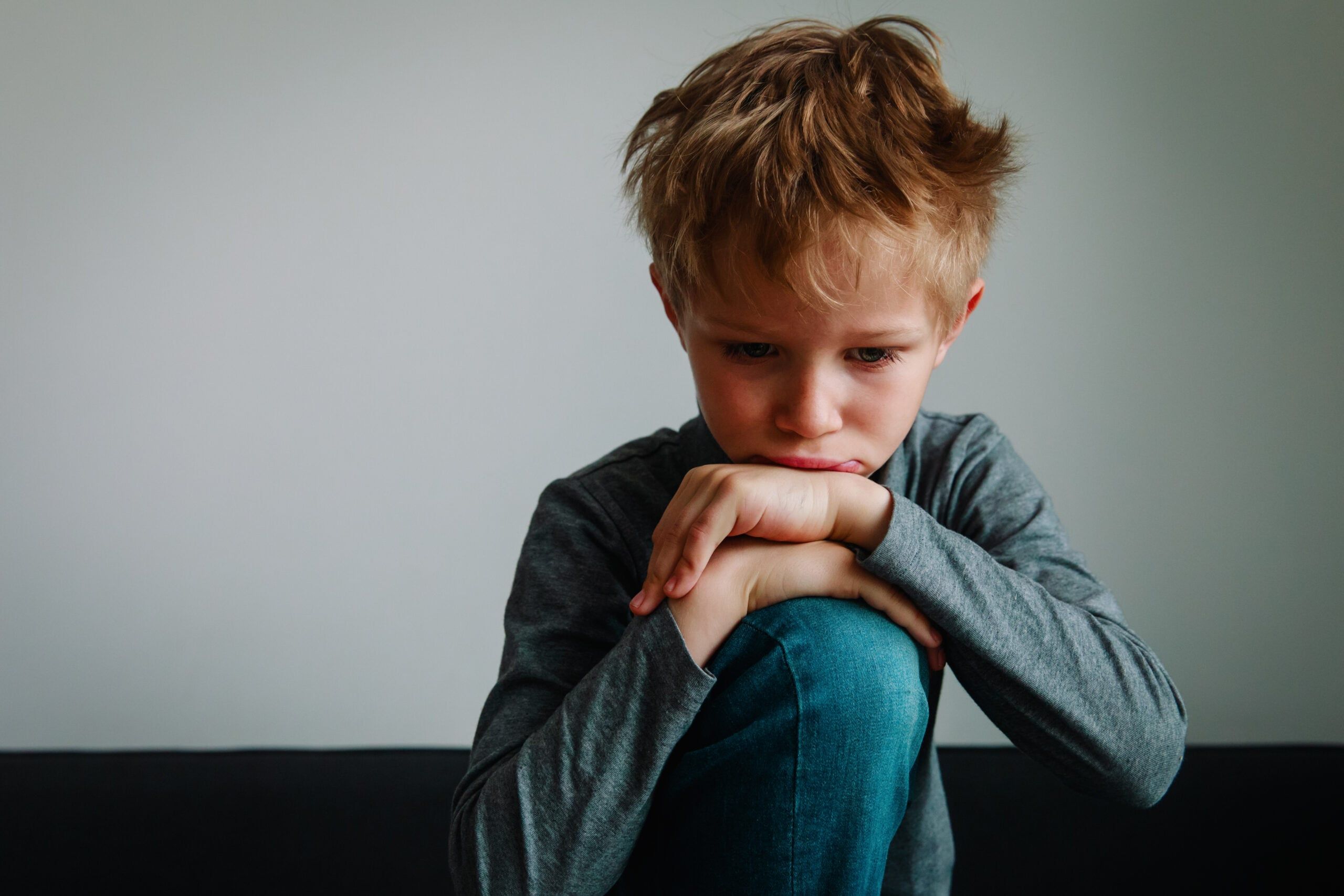 People who grew up without much affection often develop traits that look like strengths—but psychology says those traits usually trace back to 10 survival patterns