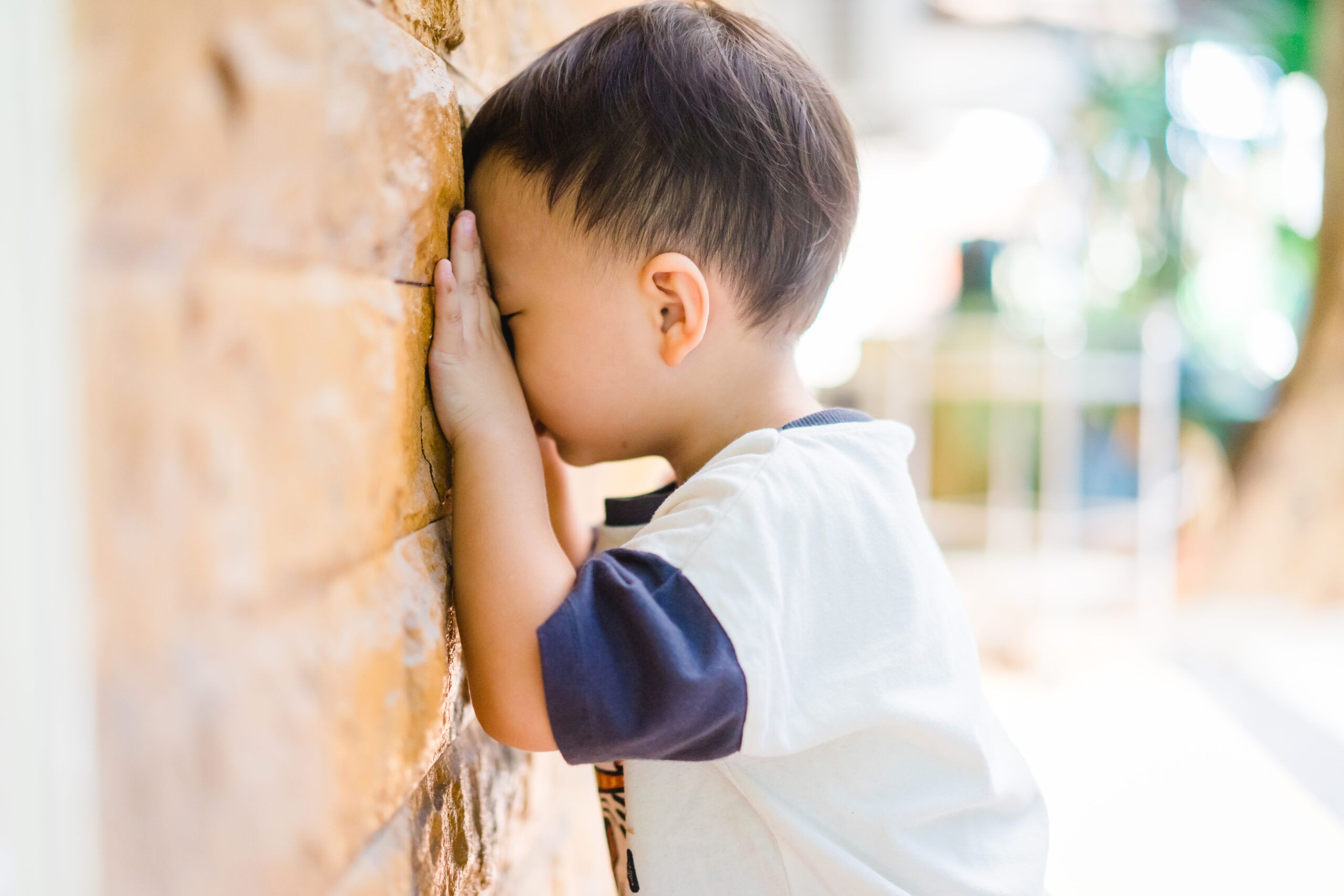 13 things parents say when their child is upset that accidentally teach them to ignore their own feelings