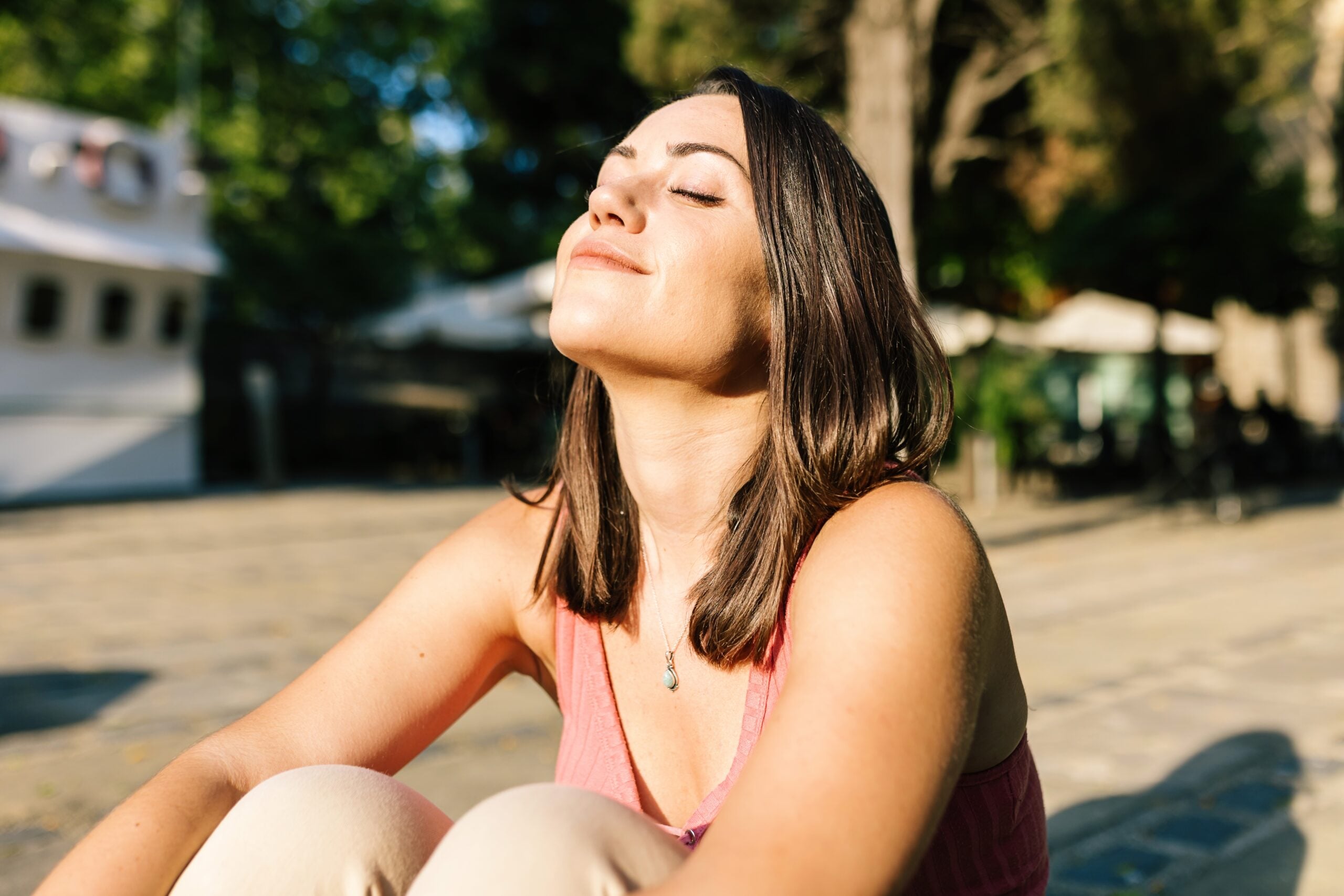 Psychologists say people who can sit in silence without reaching for their phone often share these 9 personality traits