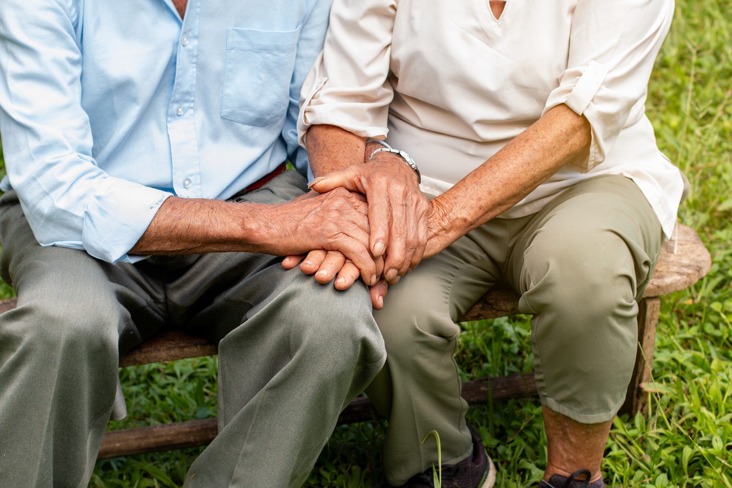 Many retirees assume spending more time near their kids will naturally bring them closer—psychologists say these 9 relationship dynamics often prove otherwise