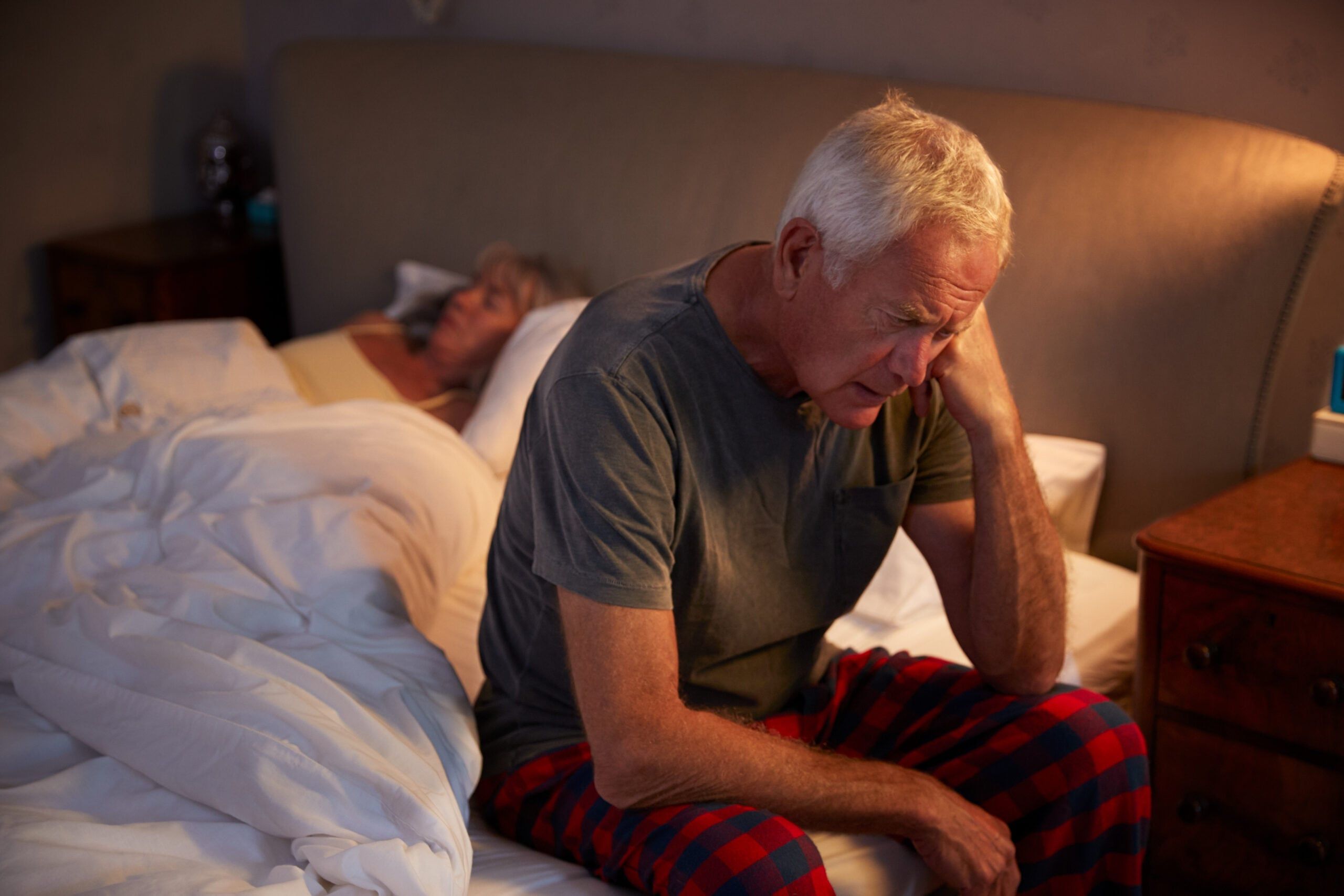 I’m retired and keep waking up between 2 and 4 a.m.—these 9 realizations finally made me see it wasn’t about sleep at all