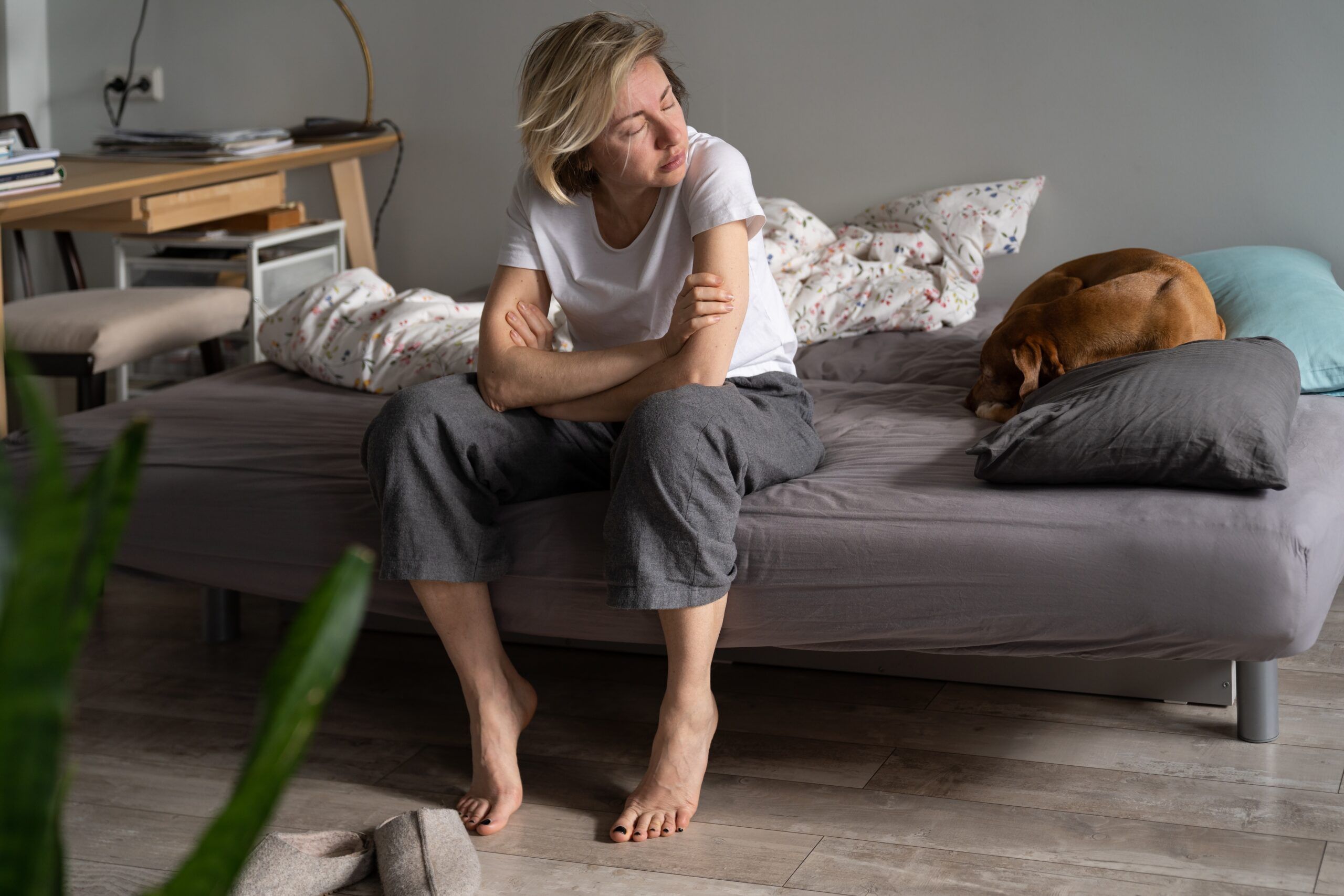 The most painful kind of loneliness isn’t obvious—these everyday realities are what it actually feels like