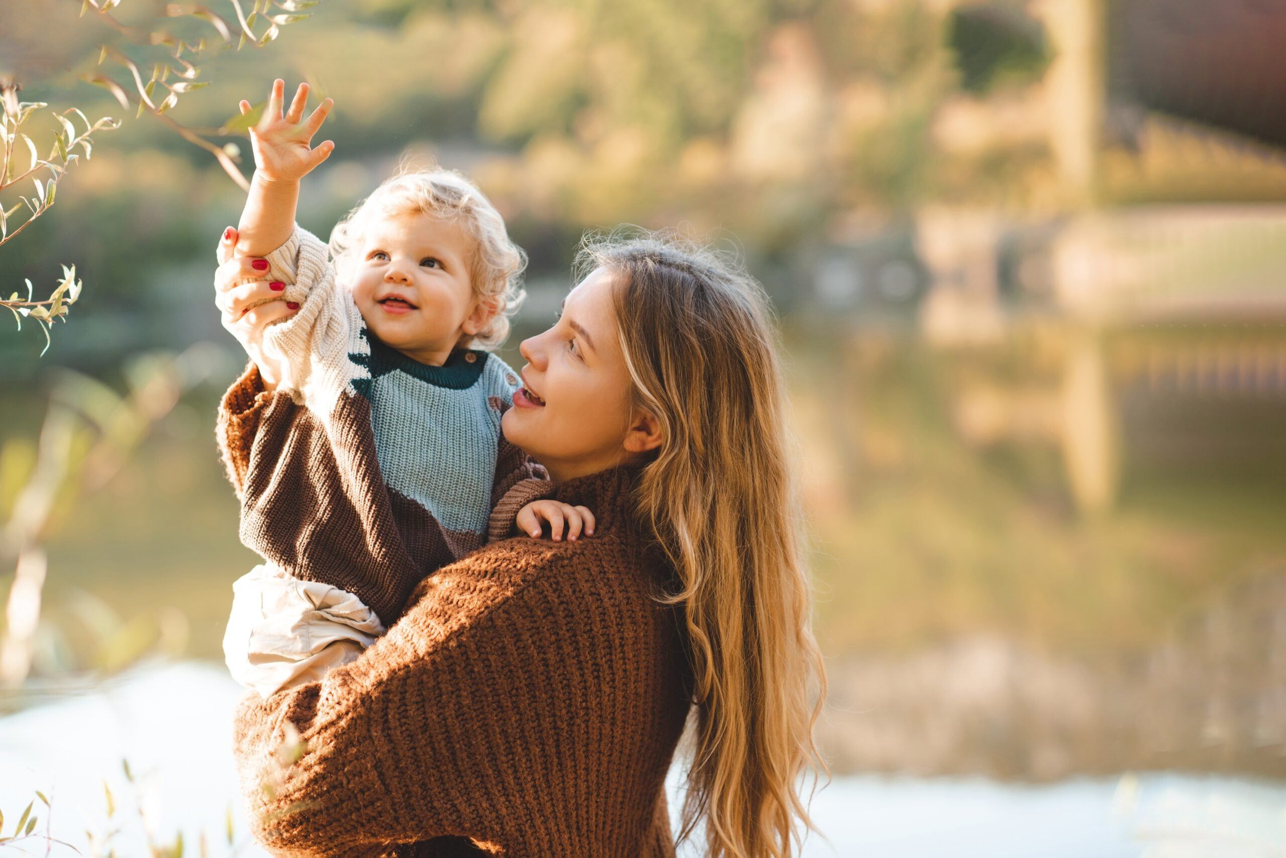 People raised by emotionally intelligent mothers handle conflict differently—these habits are what set them apart