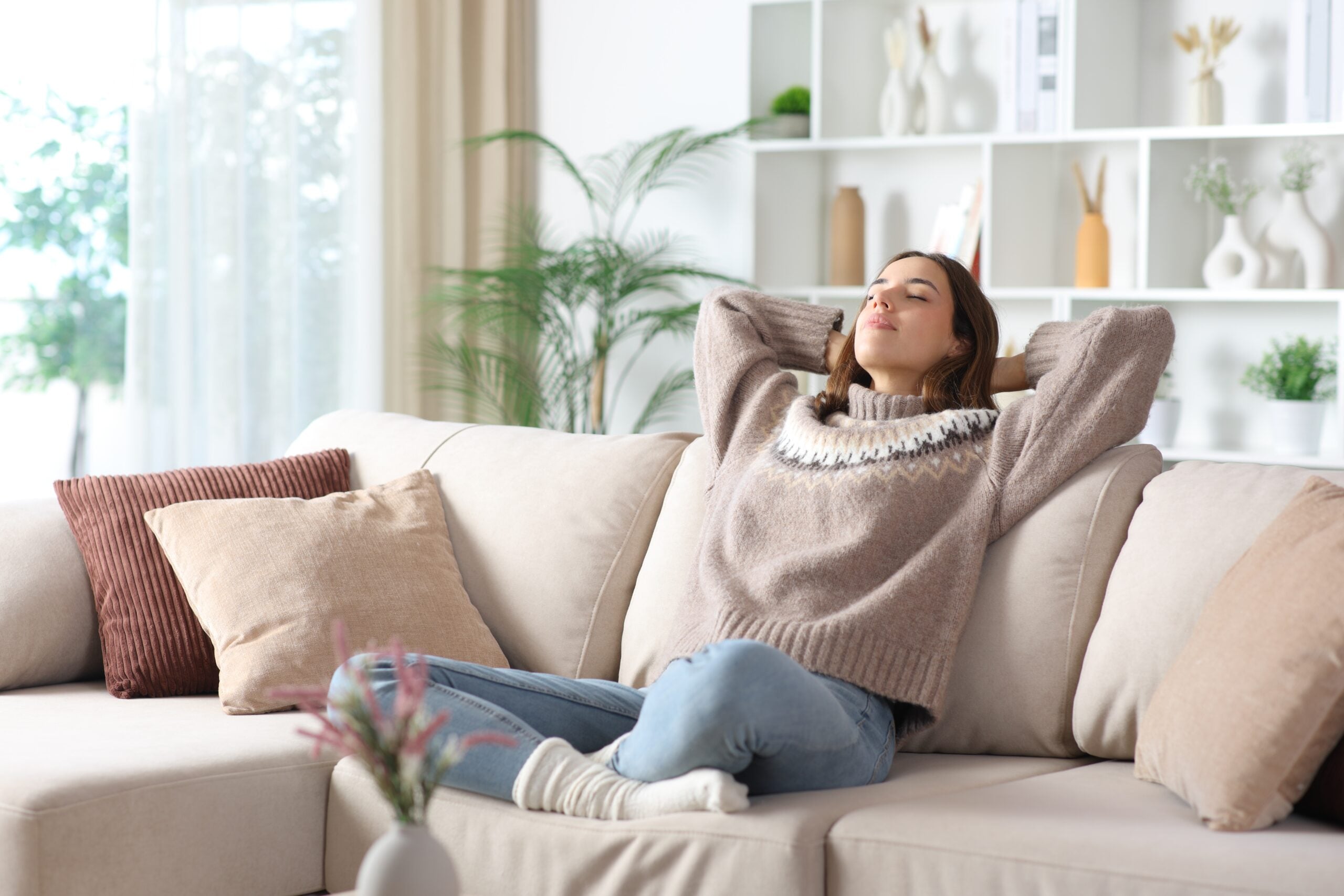 If you need hours alone after being around people, you’re not antisocial—these 10 ways your brain processes interaction explain it