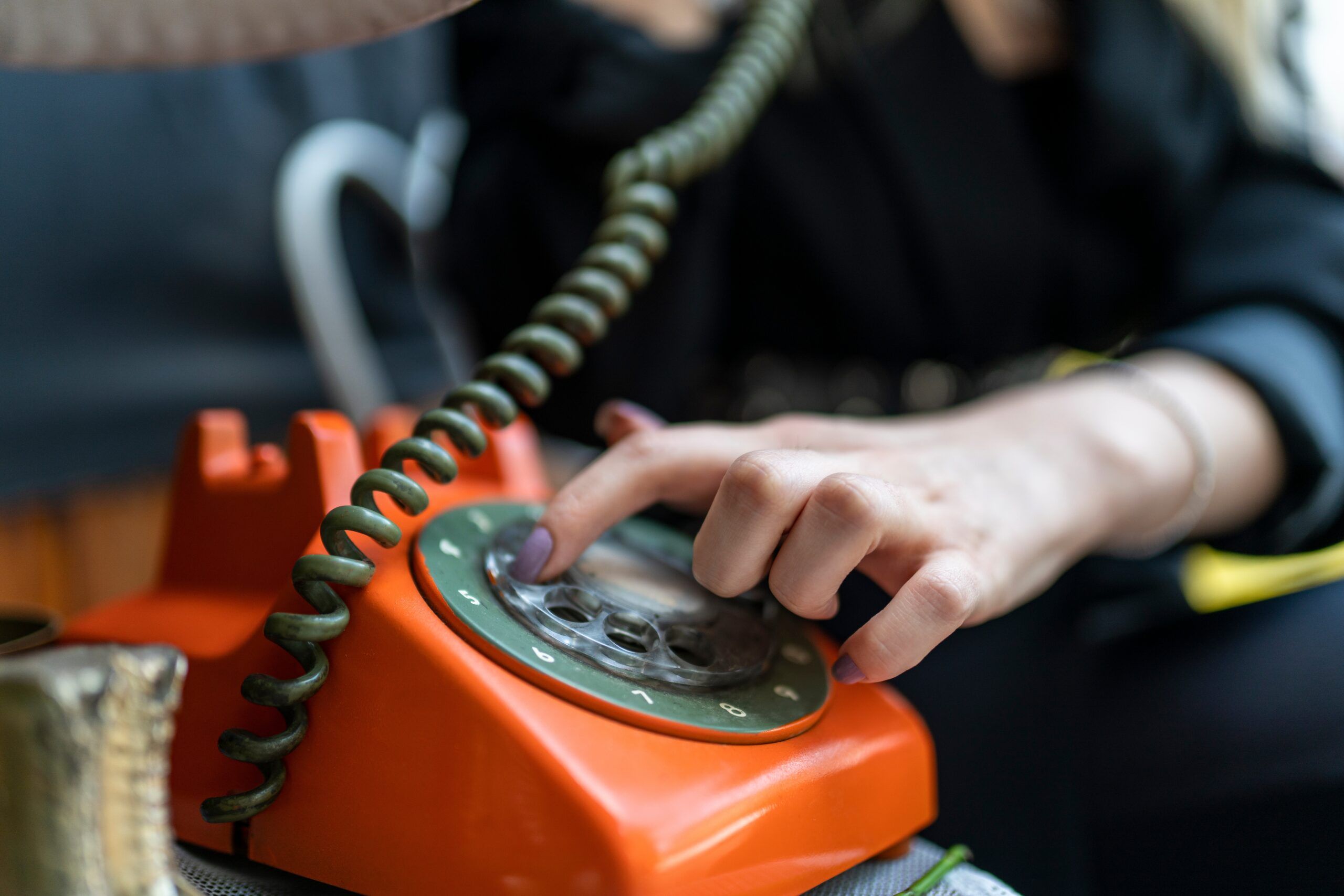 If You Grew Up Memorizing Phone Numbers By Heart, You Likely Have These 9 Cognitive Skills That Constant Smartphone Use Has Quietly Eroded For Younger Generations