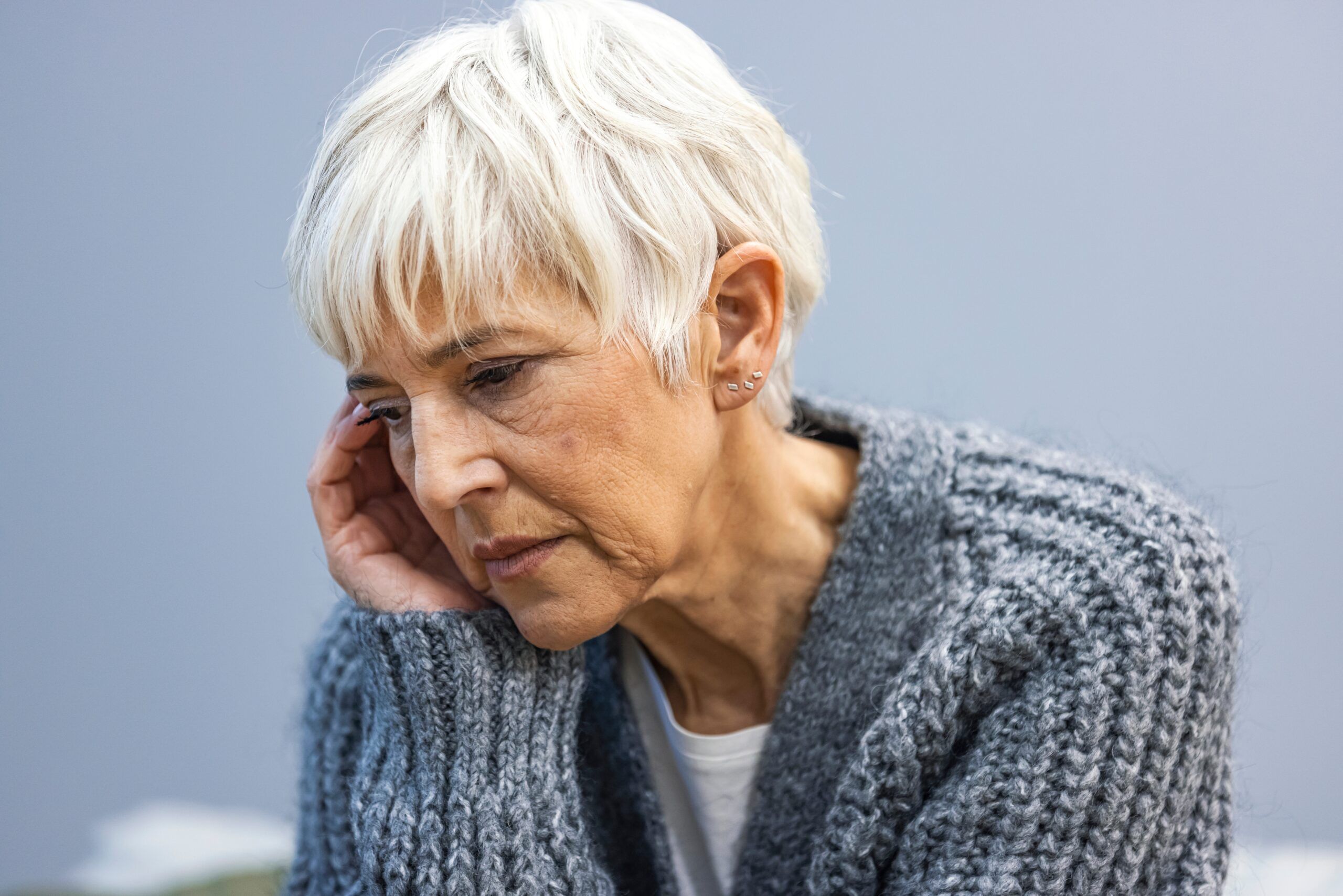 Psychology says adults who have felt alone most of their lives often develop these 9 personality patterns others rarely notice