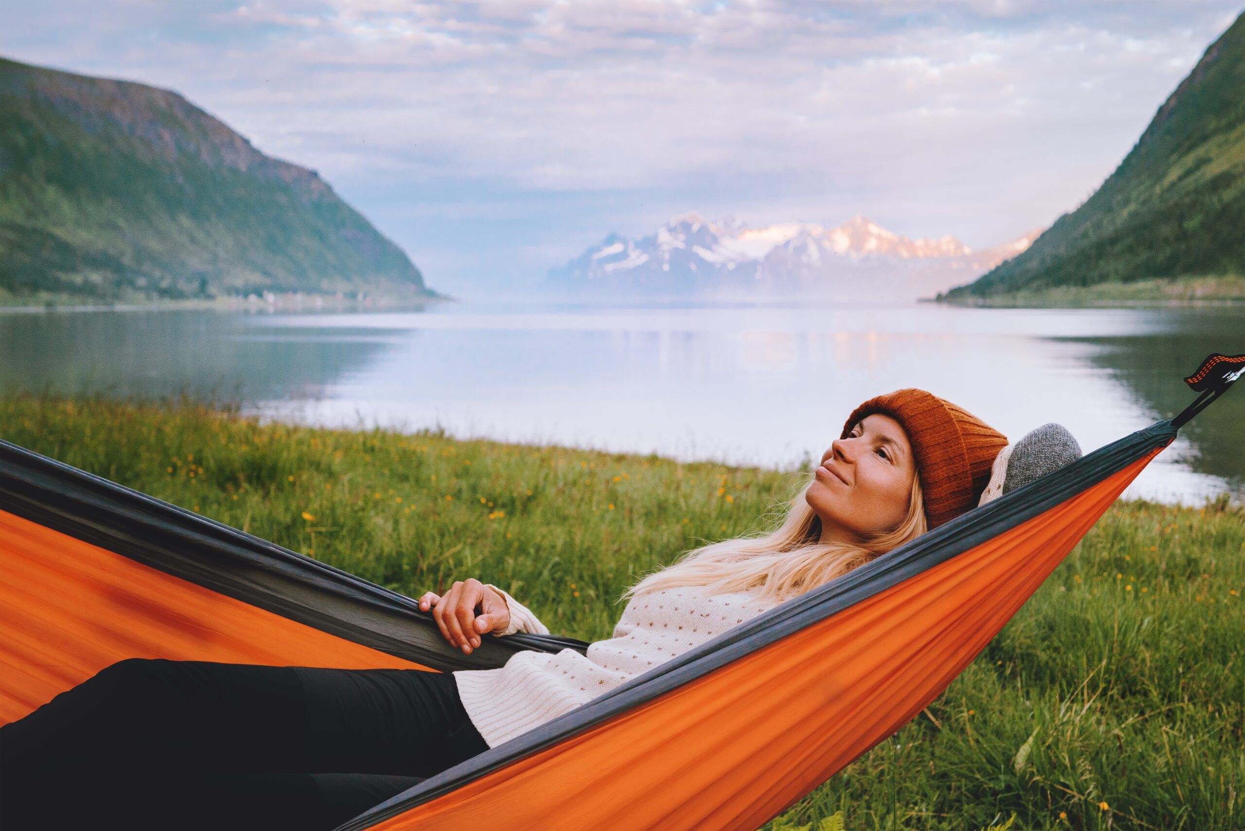 People who are comfortable spending most of their time alone often share these 10 personality tendencies that influence how they connect with others