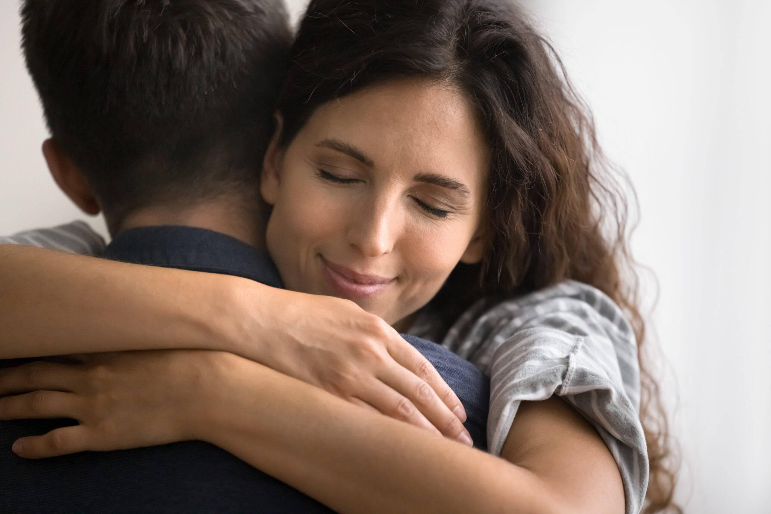 Therapists say that people who overgive in relationships aren’t just being kind—they’re also motivated by a need for control