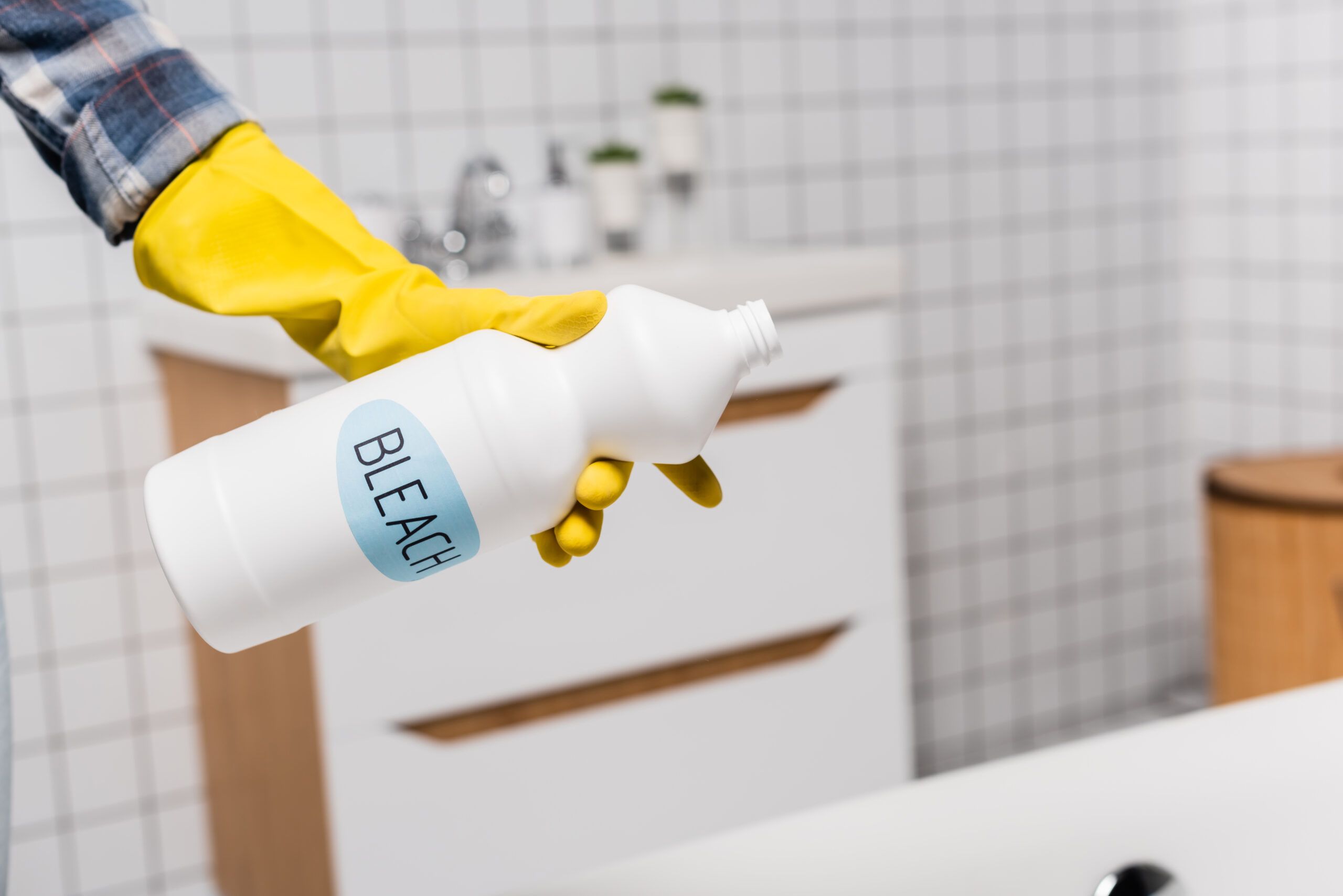 13 Common Items You Should Never Store Under The Kitchen Sink