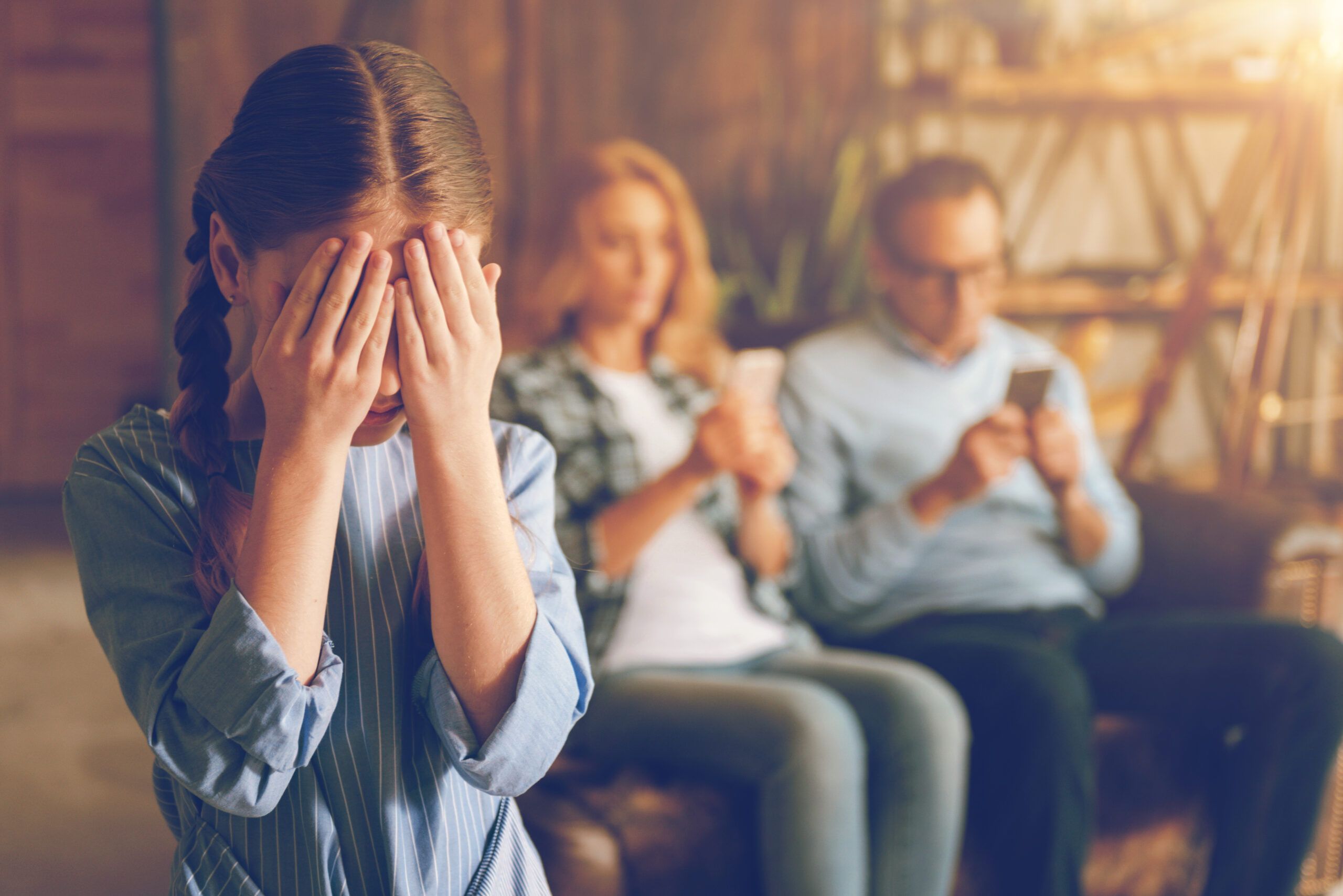 8 Signs You Were Raised In An Emotionally Cold Home And Why These Behaviors Now Feel Normal