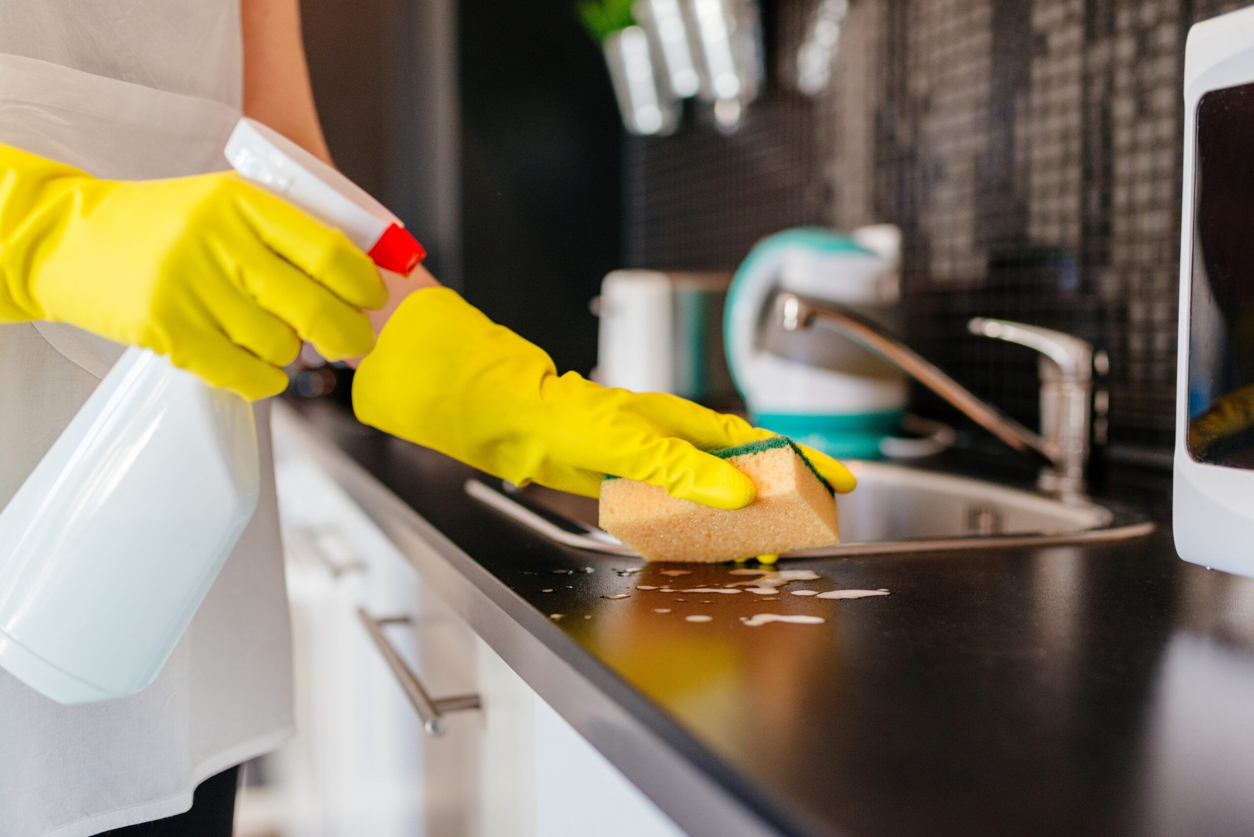 People who instinctively clean the kitchen before relaxing often share these 10 personality patterns that quietly shape how they handle life