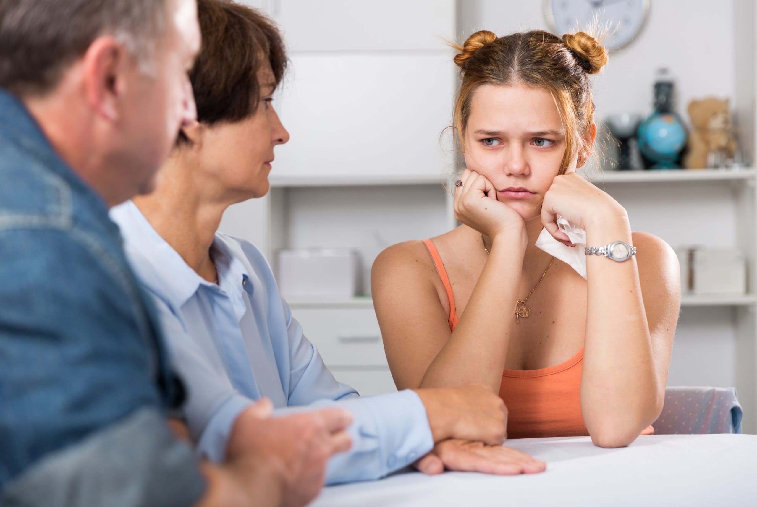 8 Signs You Grew Up As The “Family Disappointment” (And Why It Actually Made You More Successful)