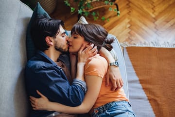 The Girls That Get The Guys — 10 Things They Do Differently
