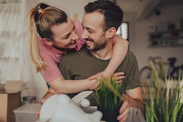 I Live With My Boyfriend But We’re Not Engaged & I Hate It