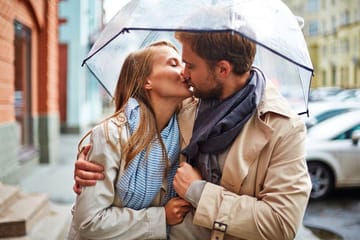What These Kissing Styles Say About The Guys Who Use Them