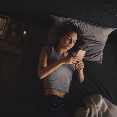 The Real Reasons A Guy Isn’t Texting You Back, According To A Guy