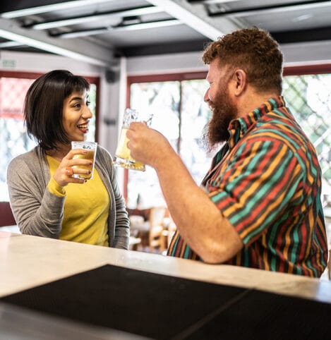 10 Seemingly Minor First Date Red Flags That Are Actually A Huge Deal