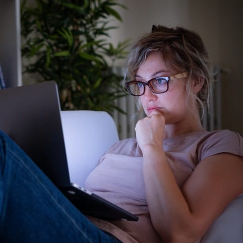 This Woman On Twitter Will Edit Your Ex Out Of All Your Favorite Photos For Just $15