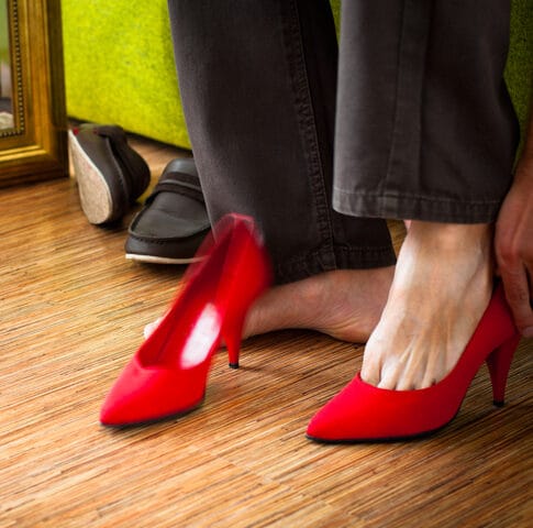 Married Dad Loves Wearing Heels And Dresses To Challenge Gender Stereotypes