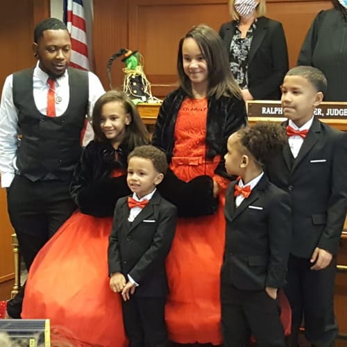 Single Foster Dad Adopts 5 Siblings So They’ll Never Be Separated