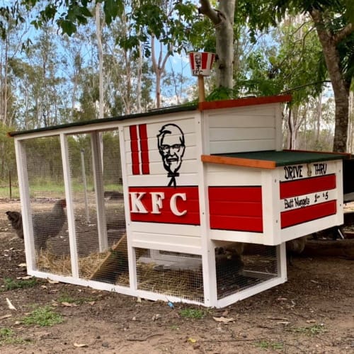 People Are Making Chicken Coops That Look Like KFC Restaurants For Their Broods