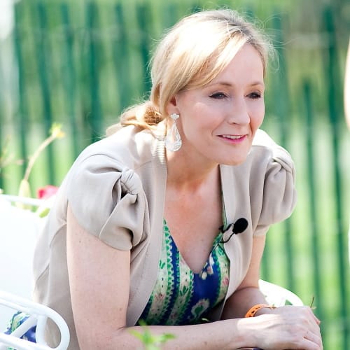 JK Rowling Working With Police After Receiving Death Threats In Wake Of Salman Rushdie Stabbing