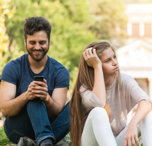 Warning Signs You’re Dating A Narcissist And How To Escape Them