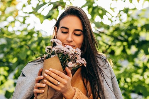 Subtle Ways Introverts Show They Care