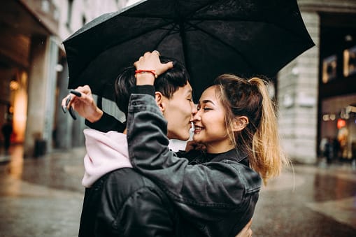 couple kissing on city street