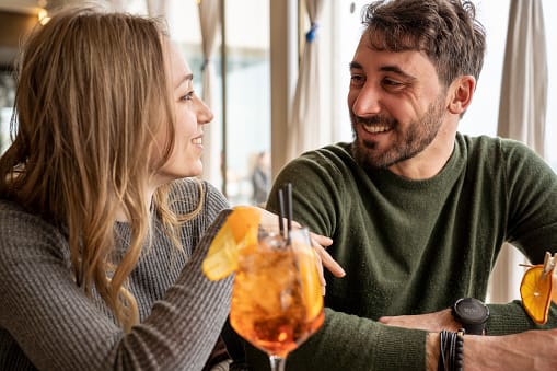 couple enjoying drinks on date