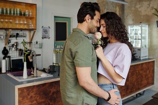 Guys, Here Are 12 Ways To Make A Woman Feel Appreciated And Important