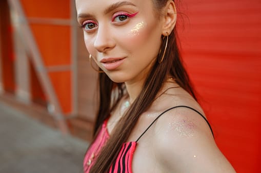 Are You Acting Like A Hot Girl Or An Ugly Girl? 20 Differences
