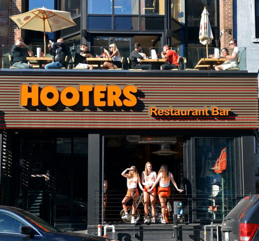 Plus-Size Hooters Girls In Booty Shorts Spark Online Debate Between Diners