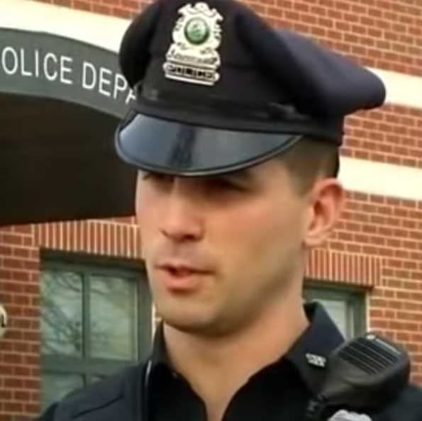 Police Officer Buys Groceries For Two Women Caught Shoplifting Instead Of Arresting Them