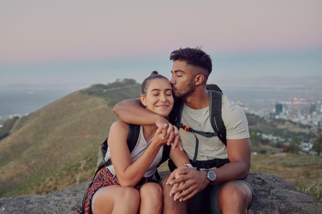 couple being affectionate on hike