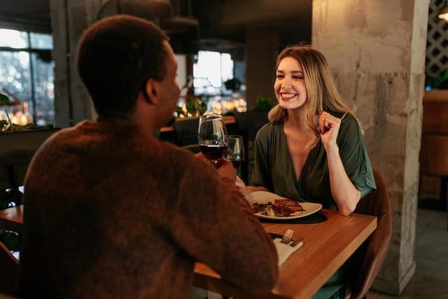 couple on dinner date