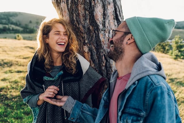 couple hanging out on sunny hike