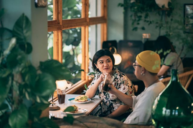two friends chatting in a coffee shop