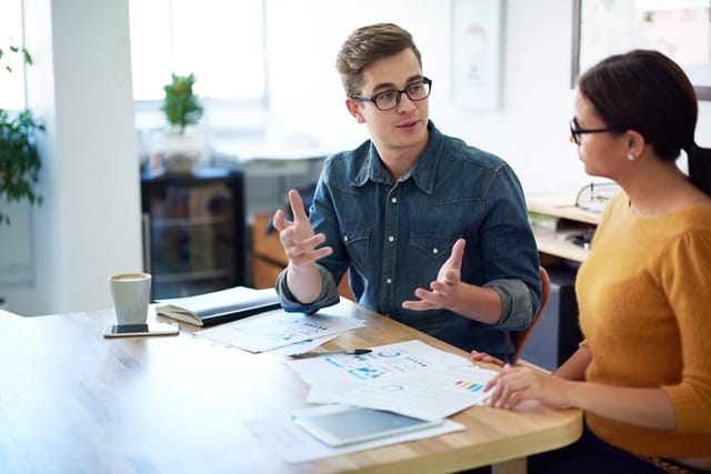 Cropped shot of two coworkers having a discussion in the officehttps://195.154.178.81/DATA/i_collage/pi/shoots/805338.jpg conversation