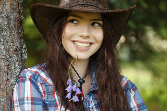 southern woman with cowboy hat