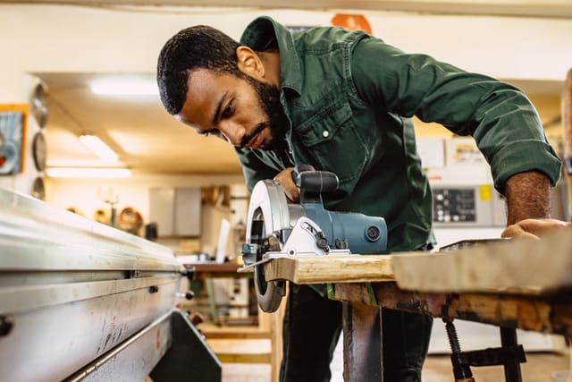 man using saw without safety