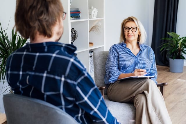 Female psychologist having session with patient.
