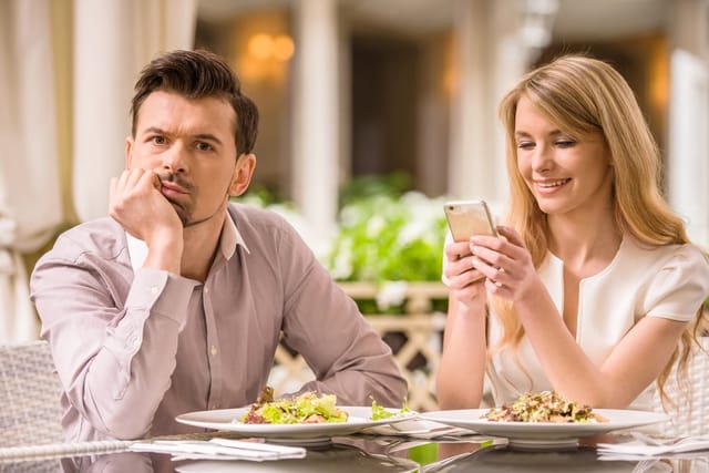 Woman on her phone in a restaurant.