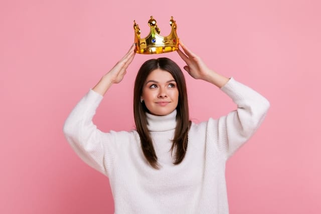 Woman wearing a gold crown.