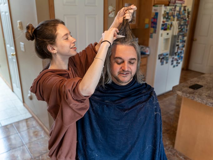 Boyfriend Lets His Hairstylist Girlfriend Experiment On Him When He Had To Isolate