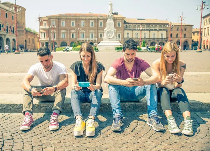 Don’t Follow Or Friend The Person You’re Dating On Social Media—It Makes All The Difference