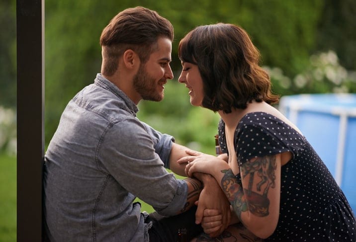 10 Signs That Hooking Up Isn’t For You